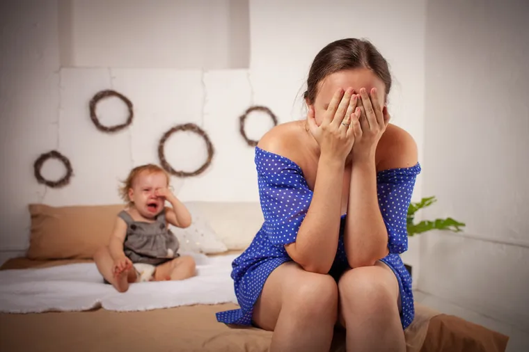 Mamá agotada por la falta de sueño